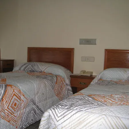 בית הארחה Roma א-קורוניה